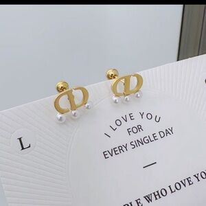Cd pearl earrings
